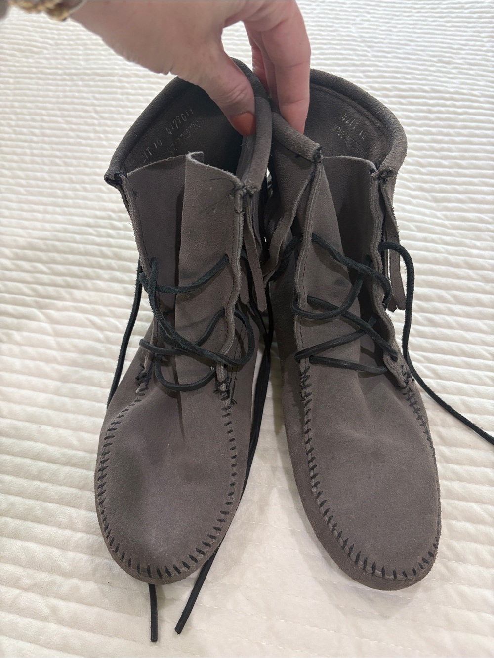 Women’s Minnetonka LaceUp boot - Picture 2 of 4